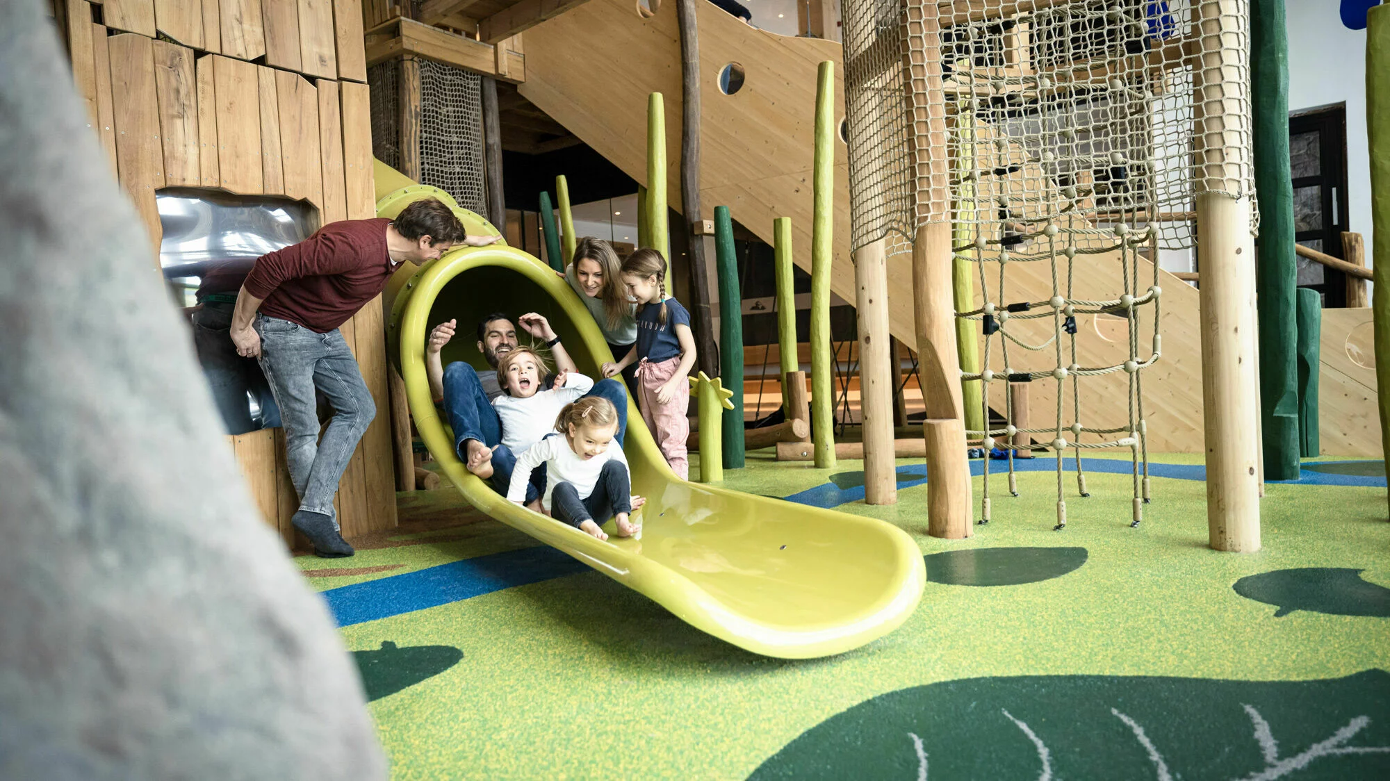 Abenteuer erleben in der Indoor-Spielwelt im Kinderhotel Allgäuer Berghof